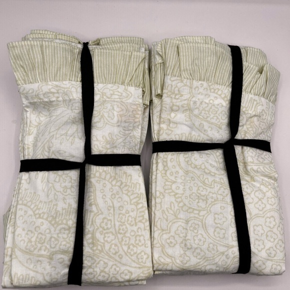 Rhodes + West Elm Green Garden Ruffle Napkin Set of 8 NEW Cotton Floral 20 x 20 - Picture 2 of 5